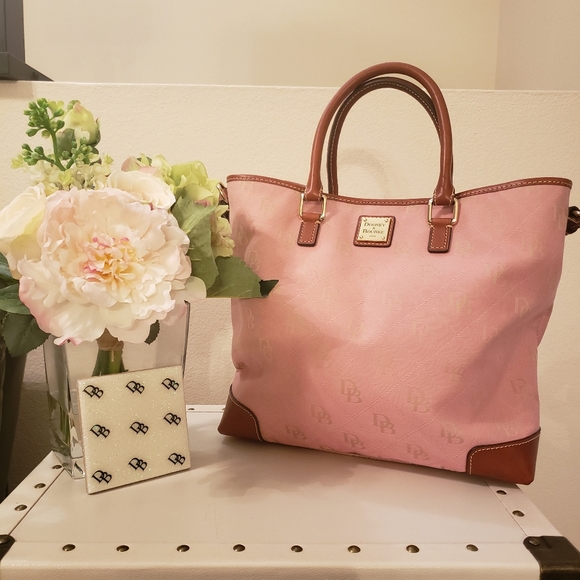 Dooney & Bourke Handbags - NWT! Dooney & Bourke Maxi Quilt Chelsea